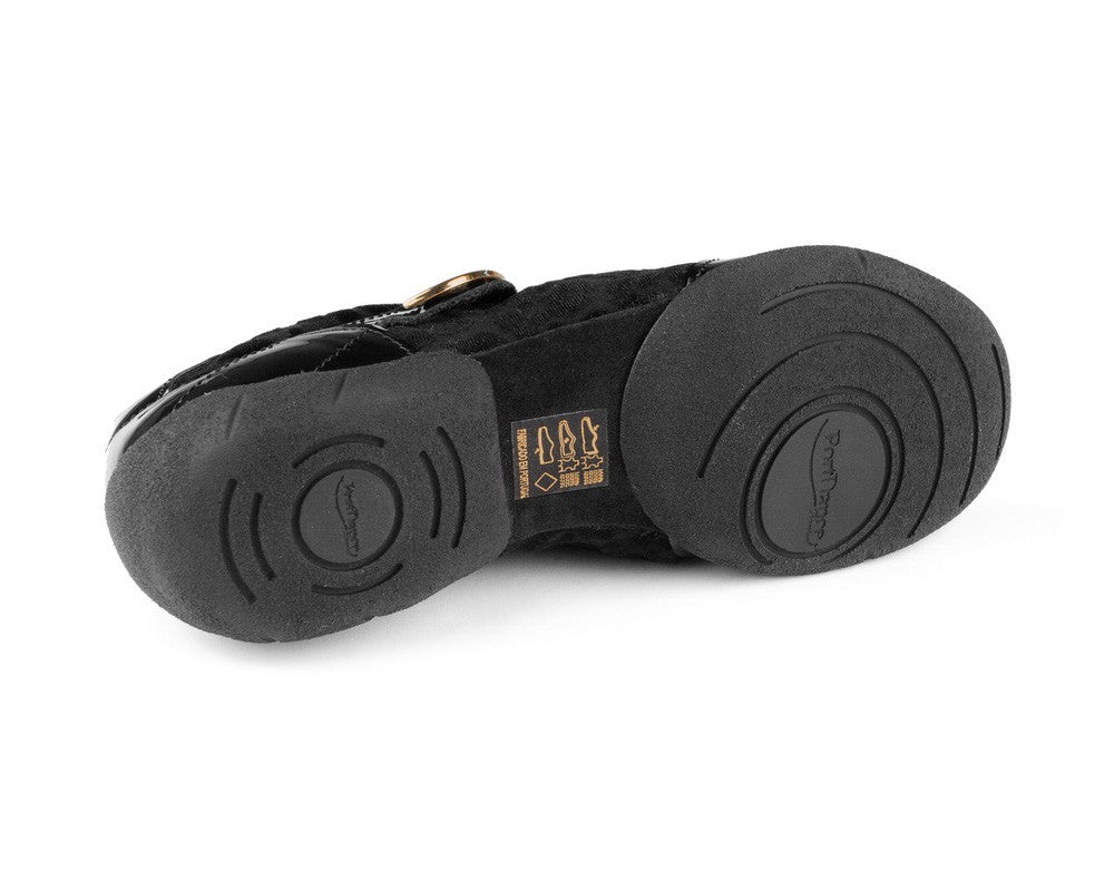 Der PD02 FASHION Sneaker von Portdance verfügt über eine schwarze Sohle sowie strukturierte und kreisförmige Designs mit Gold auf weißem Hintergrund.